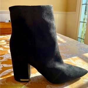 Stylish and classic Black Calvin Klein booties size 9 - never worn